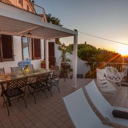 Villa Spacious With Pool, Jacuzzi & Panoramic Sea View
