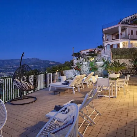 Villa Spacious With Pool, Jacuzzi & Panoramic Sea View Sorrento