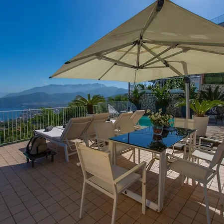 Spacious With Pool, Jacuzzi & Panoramic Sea View Villa Sorrento