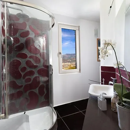Villa Spacious With Pool, Jacuzzi & Panoramic Sea View