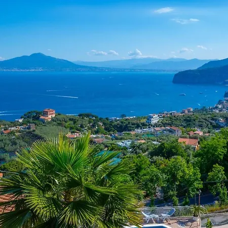 Villa Spacious With Pool, Jacuzzi & Panoramic Sea View Sorrento