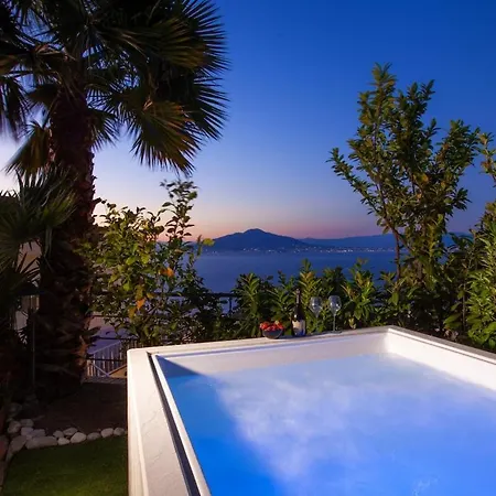Villa Spacious With Pool, Jacuzzi & Panoramic Sea View