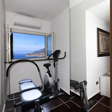 Spacious With Pool, Jacuzzi & Panoramic Sea View Villa Sorrento