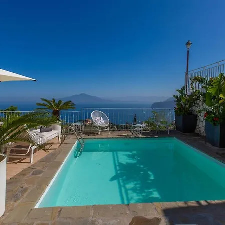 Spacious With Pool, Jacuzzi & Panoramic Sea View Sorrento