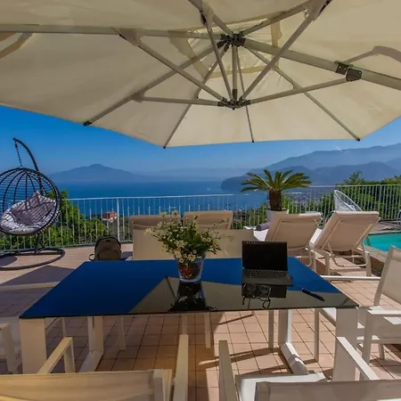 Spacious With Pool, Jacuzzi & Panoramic Sea View Sorrento