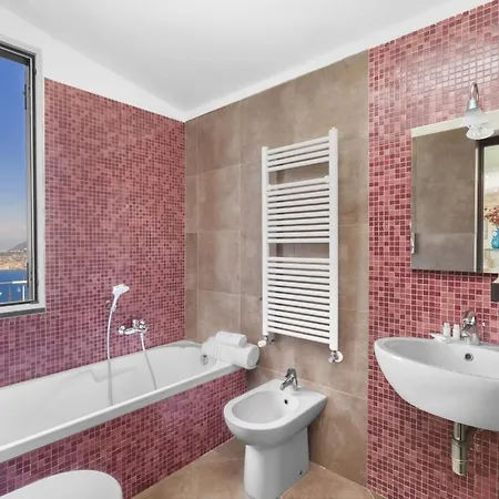 Villa Spacious With Pool, Jacuzzi & Panoramic Sea View