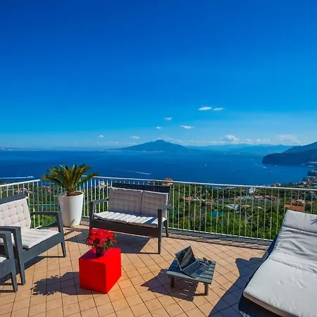 Villa Spacious With Pool, Jacuzzi & Panoramic Sea View