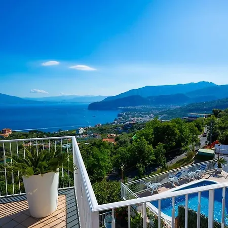 Villa Spacious With Pool, Jacuzzi & Panoramic Sea View