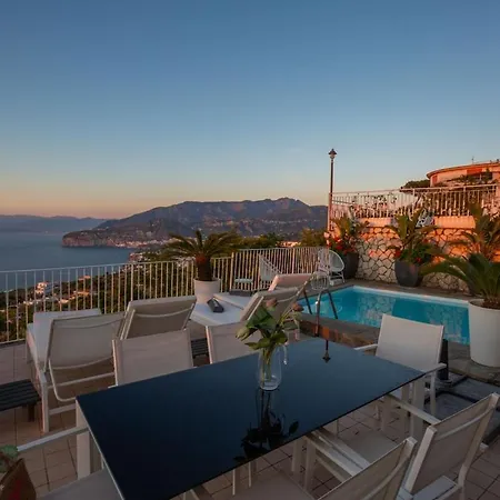 Villa Spacious With Pool, Jacuzzi & Panoramic Sea View Sorrento