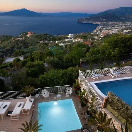 Spacious With Pool, Jacuzzi & Panoramic Sea View Villa Sorrento