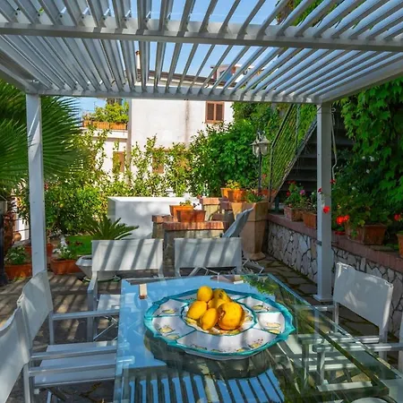 Spacious With Pool, Jacuzzi & Panoramic Sea View Sorrento