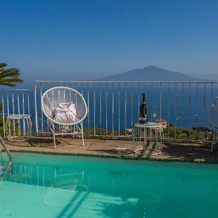 Spacious With Pool, Jacuzzi & Panoramic Sea View Villa Sorrento