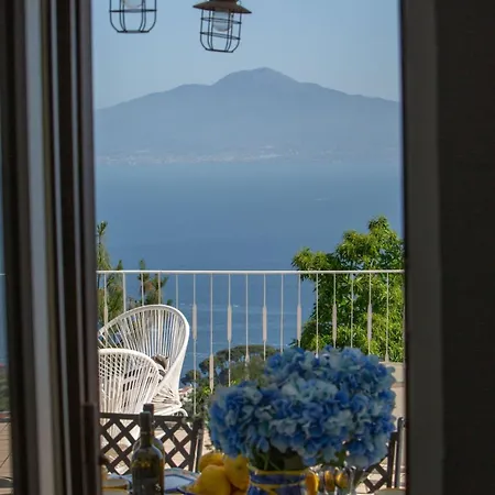 Spacious With Pool, Jacuzzi & Panoramic Sea View Sorrento